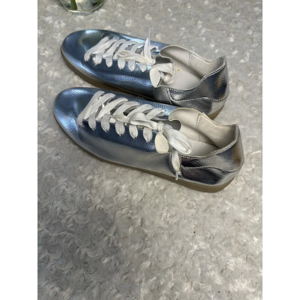 Woman Silver Metallic Low Top Lace-Up Sneakers Solid Pattern Pre-Owned
